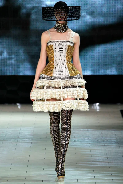 Look 15